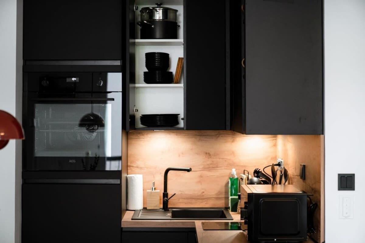 Renovated Chic 5 Min To Center Apartment *